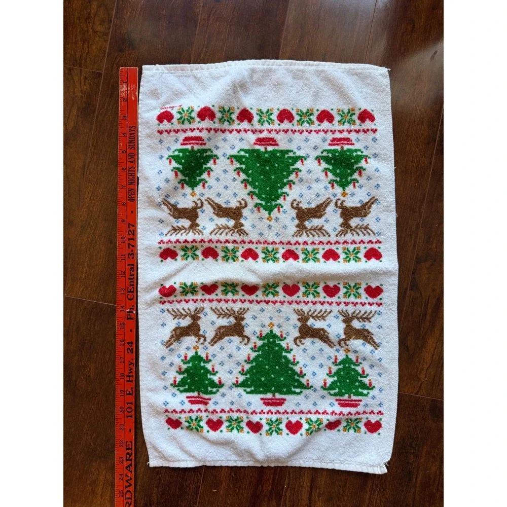 Vintage Christmas Hand Towels Set of 2 Reindeer Tree Hearts Fair Isle Made USA
